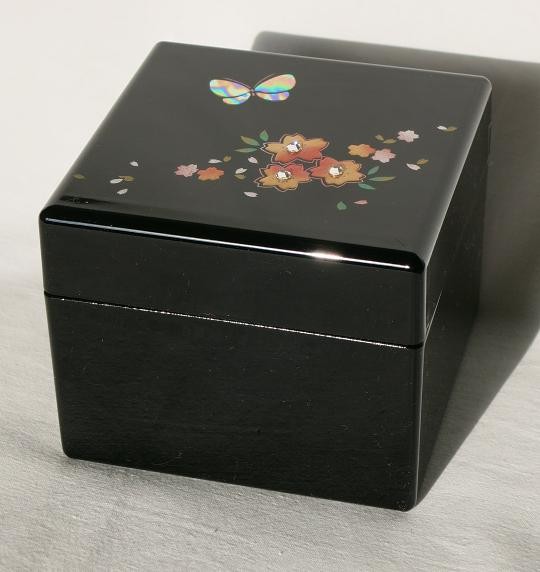 Boîte à Bijoux Laquée Ancienne Avec Mécanisme à Musique - Occasion - Décoration Vintage