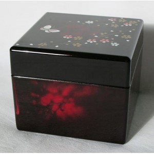 Petite boite à bijoux laquée